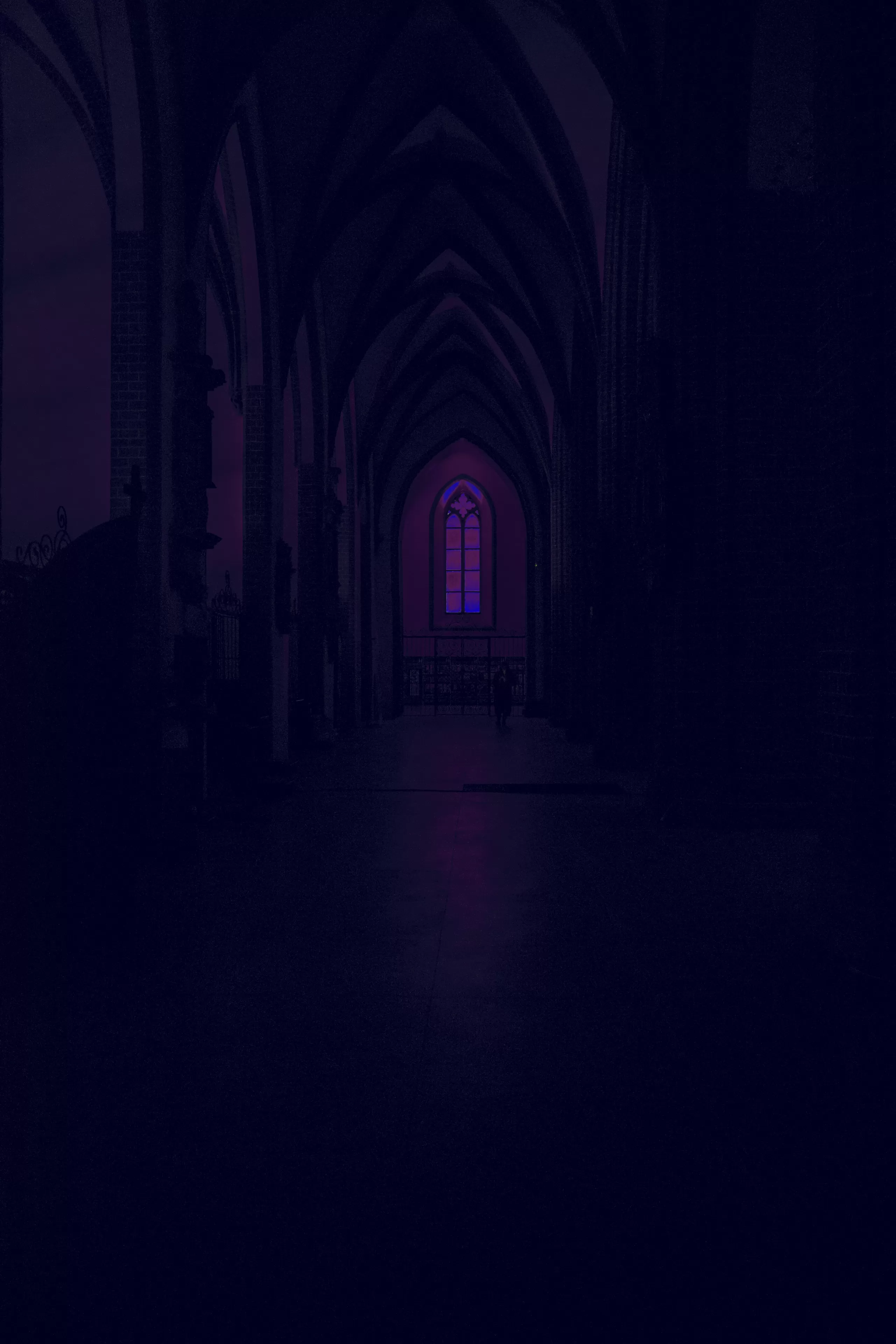 ciemne wnętrze Katedry Św. Marii Magdaleny we Wrocławiu
