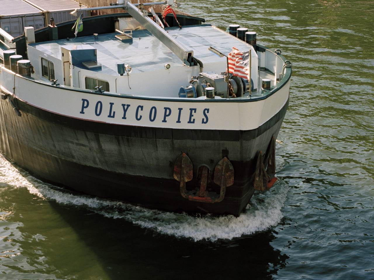 Łódka z napisem Polycopies