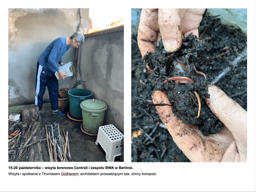 Plansza z dwoma zdjęciami: po lewej mężczyzna wsypujący coś do plastikowych pojemników, po prawej zbliżenie na glebę z dżdżownicami, trzymaną w dłoniach. Podpis: wizyta terenowa w Berlinie