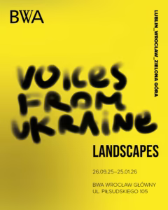 Plakat na żółtym tle z niewyraźnym czarnym tekstem "Voices from Ukraine" i szczegółami wydarzenia "LANDSCAPES" w BWA Wrocław, 26.09.25-25.01.26.