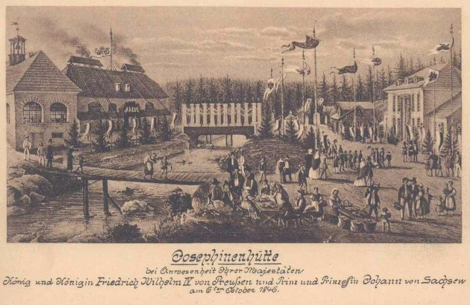 Historyczna ilustracja przedstawiająca zgromadzenie ludzi przed dużym budynkiem z drzewami i flagami; pod sceną widoczny jest niemiecki tekst.