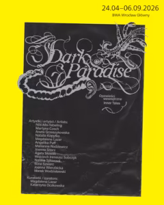 Plakat wystawy „Dark Paradise” w BWA Wrocław Główny, 24 kwietnia – 6 września 2026 r., zawierający listę artystów i kuratorów oraz podtytuł „Inner Tales” na żółtym tle.