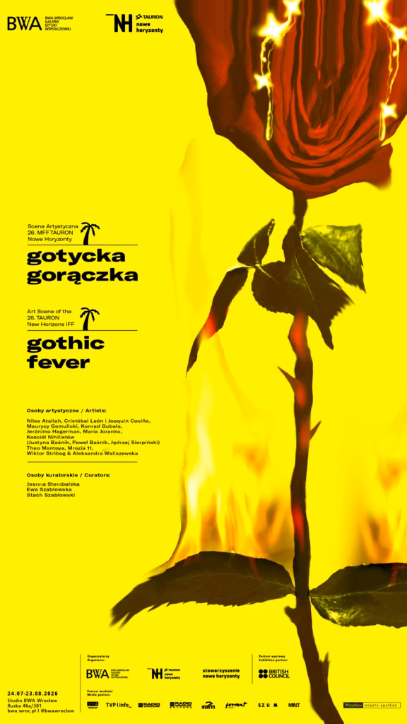 Plakat przedstawiający dużą, topniejącą czerwoną różę oraz tekst promujący wystawę sztuki zatytułowaną „gotycka gorączka / gothic fever” w BWA Tarnów, zawierający informacje o artystach i terminach wydarzenia.