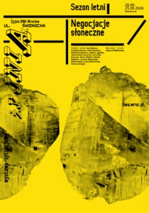Plakat wydarzenia artystycznego "Negocjacje słoneczne" w Żyjni BWA Wrocław, przedstawiający abstrakcyjną grafikę w kolorze żółtym oraz szczegóły wydarzenia w czarnym tekście na żółtym tle.
